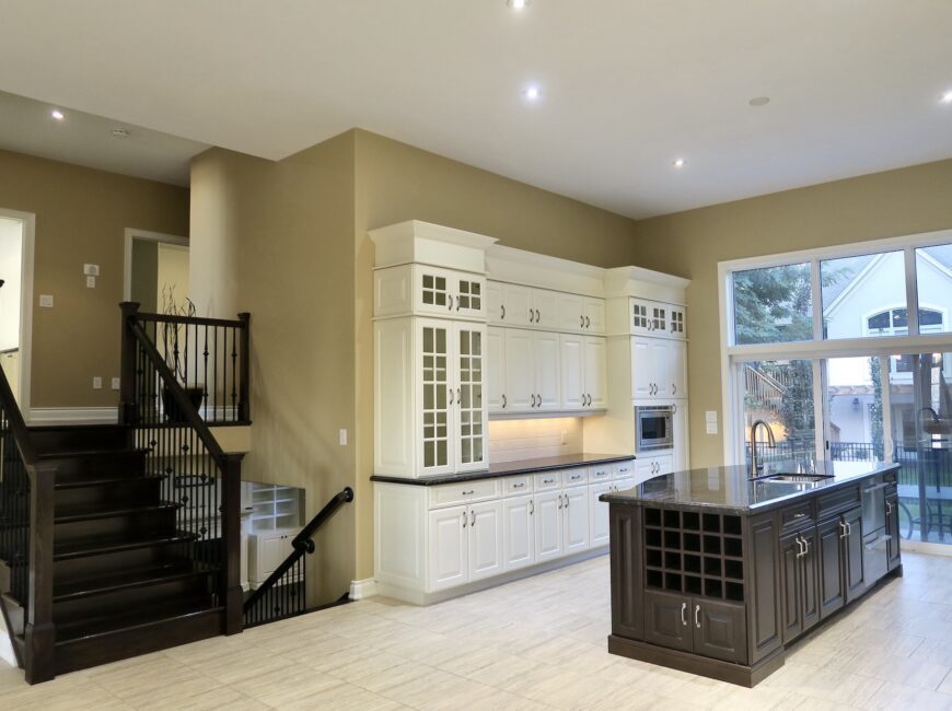 **CUSTOM BUILT** 4 Bed 3.5 Bath Home in St. Davids!!