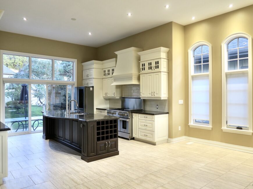 **CUSTOM BUILT** 4 Bed 3.5 Bath Home in St. Davids!!