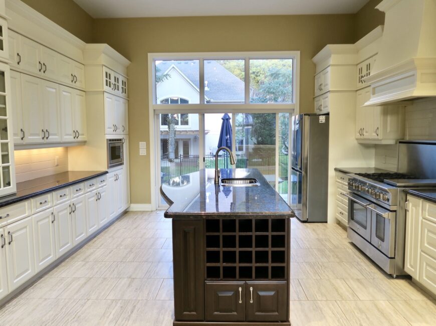 **CUSTOM BUILT** 4 Bed 3.5 Bath Home in St. Davids!!