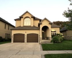 **CUSTOM BUILT** 4 Bed 3.5 Bath Home in St. Davids!!
