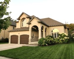 **CUSTOM BUILT** 4 Bed 3.5 Bath Home in St. Davids!!