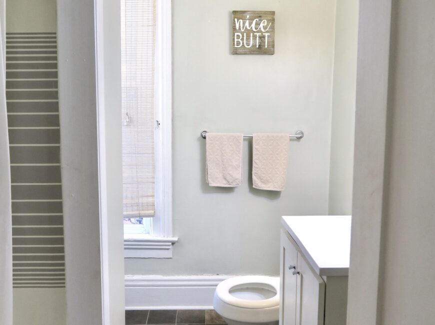 **CENTRAL LOCATION** 1 Bed + Den Downtown!!