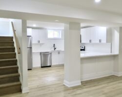 **STUNNING** Modern 2 Bedroom Unit!!