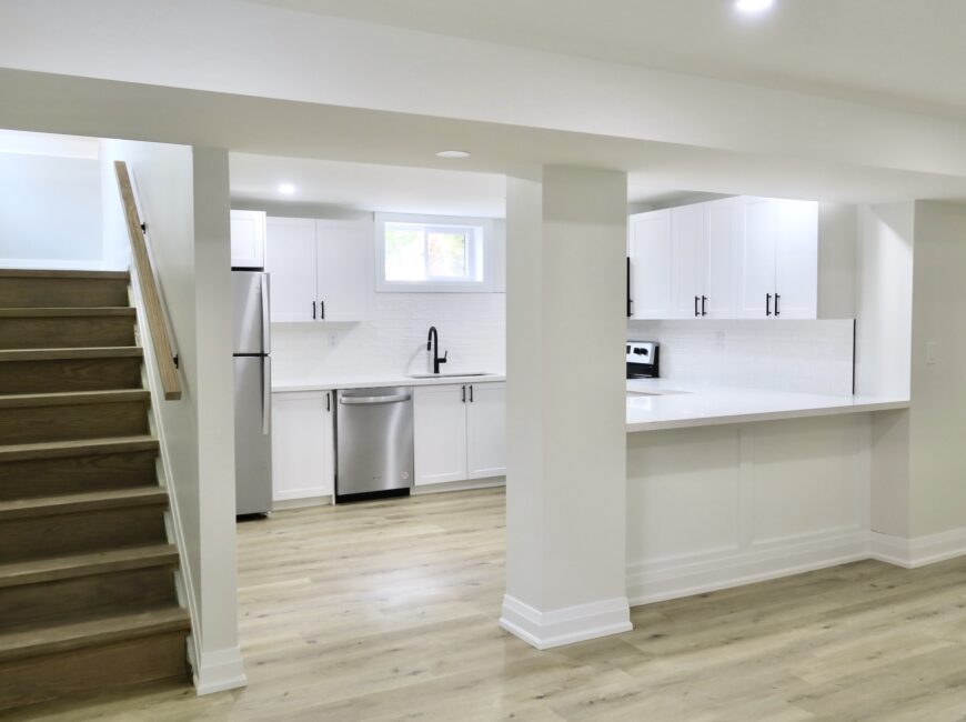 **STUNNING** Modern 2 Bedroom Unit!!