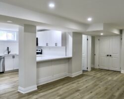 **STUNNING** Modern 2 Bedroom Unit!!