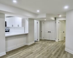 **STUNNING** Modern 2 Bedroom Unit!!