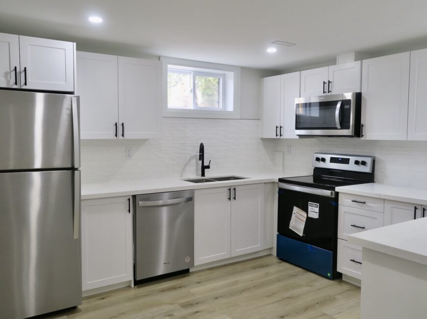 **STUNNING** Modern 2 Bedroom Unit!!