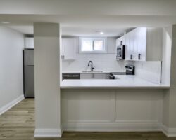 **STUNNING** Modern 2 Bedroom Unit!!