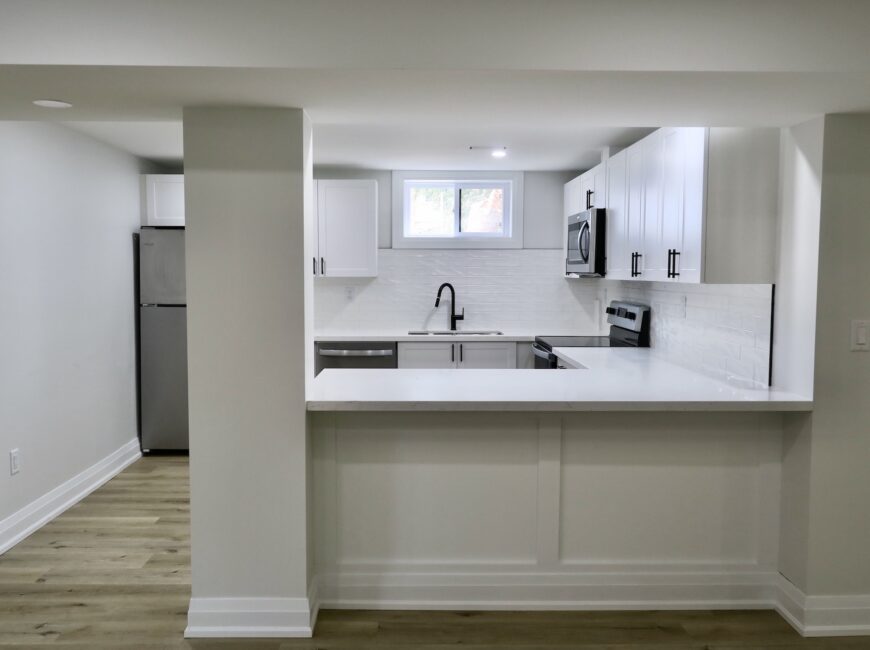 **STUNNING** Modern 2 Bedroom Unit!!