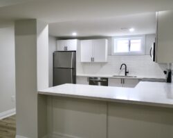 **STUNNING** Modern 2 Bedroom Unit!!