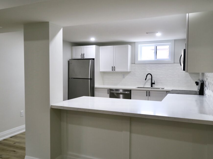 **STUNNING** Modern 2 Bedroom Unit!!
