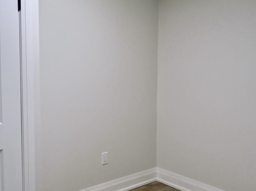 **STUNNING** Modern 2 Bedroom Unit!!