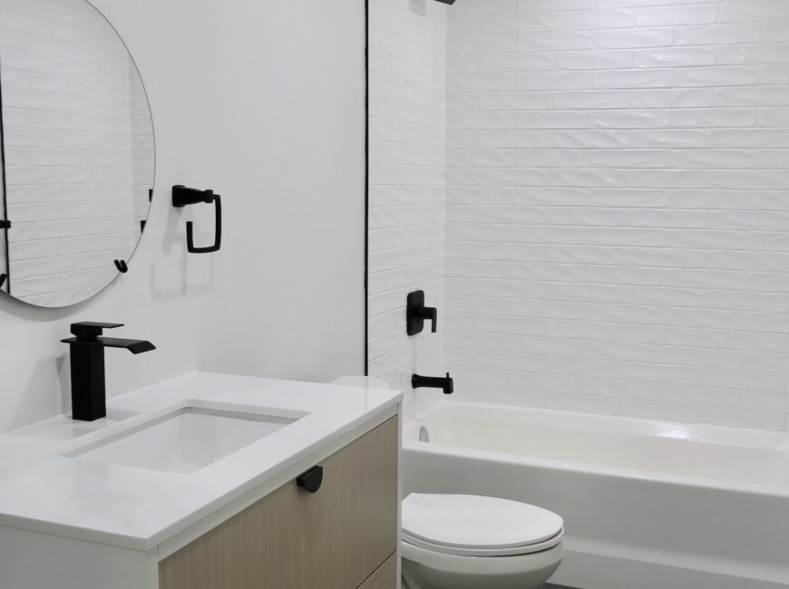 **STUNNING** Modern 2 Bedroom Unit!!