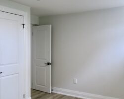 **STUNNING** Modern 2 Bedroom Unit!!