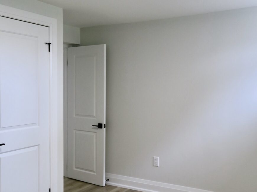 **STUNNING** Modern 2 Bedroom Unit!!