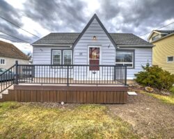 **MAIN FLOOR UNIT** Central Welland!!