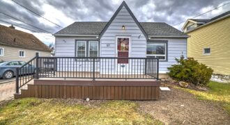 **MAIN FLOOR UNIT** Central Welland!!