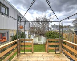 **MAIN FLOOR UNIT** Central Welland!!