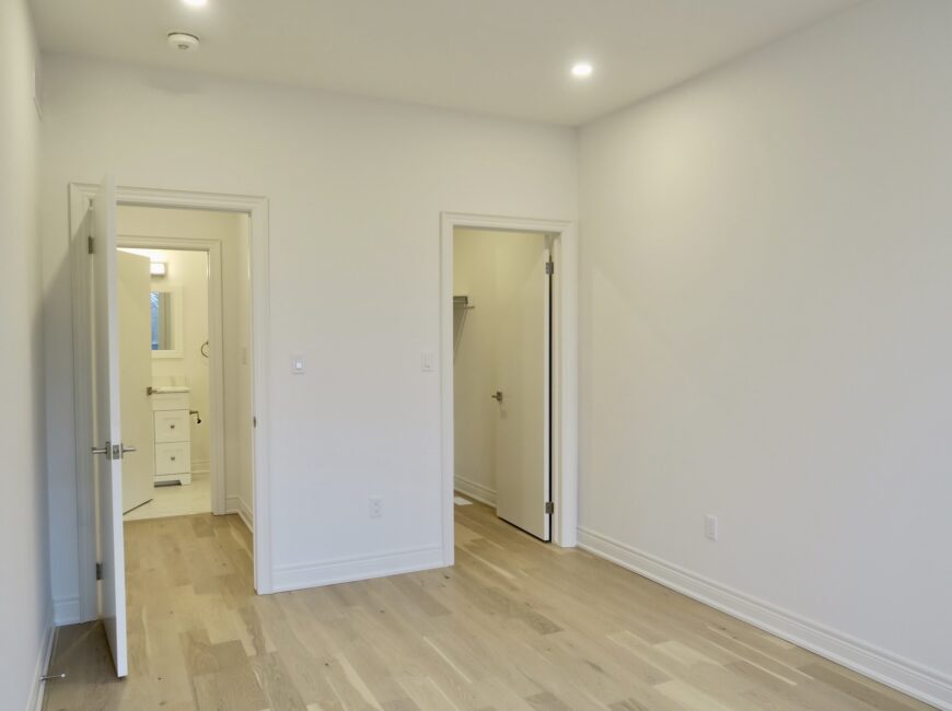 **NEWER BUILD** High End 2 Bedroom Unit!!