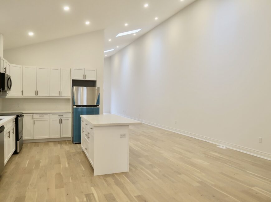 **NEWER BUILD** High End 2 Bedroom Unit!!