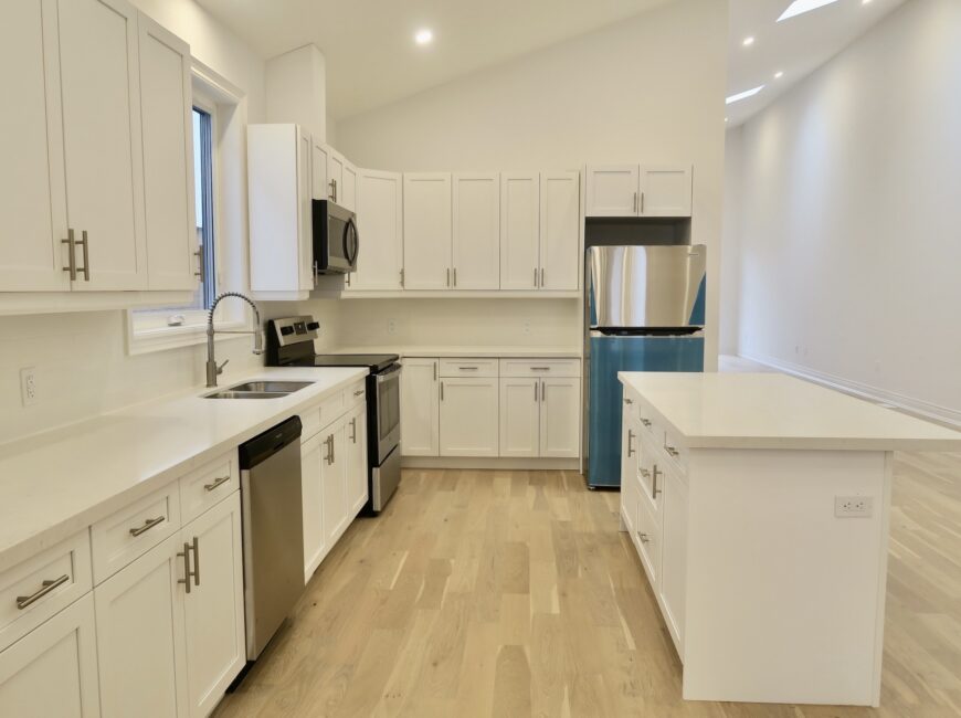 **NEWER BUILD** High End 2 Bedroom Unit!!