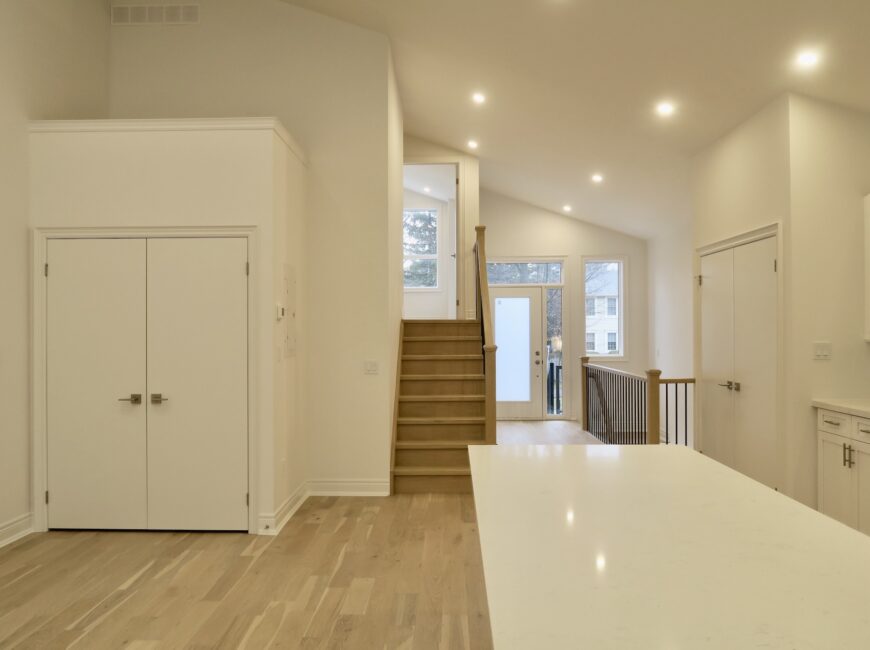 **NEWER BUILD** High End 2 Bedroom Unit!!