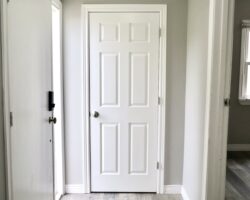 **BRIGHT & SPACIOUS** 2 Bedroom House!!