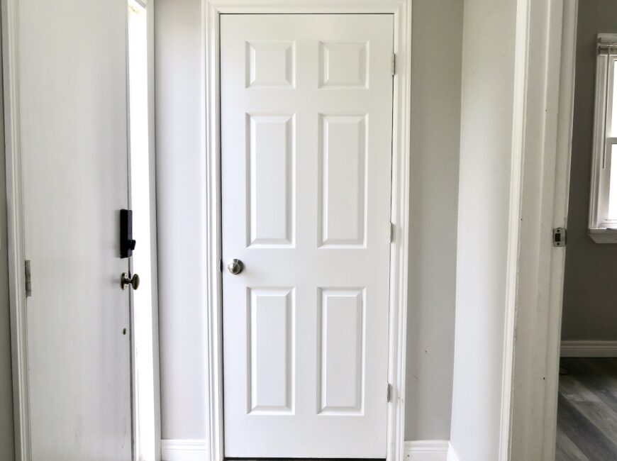 **BRIGHT & SPACIOUS** 2 Bedroom House!!