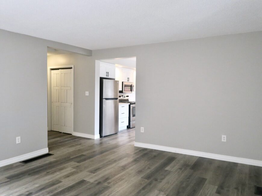 **BRIGHT & SPACIOUS** 2 Bedroom House!!