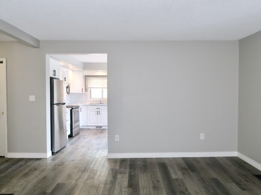 **BRIGHT & SPACIOUS** 2 Bedroom House!!