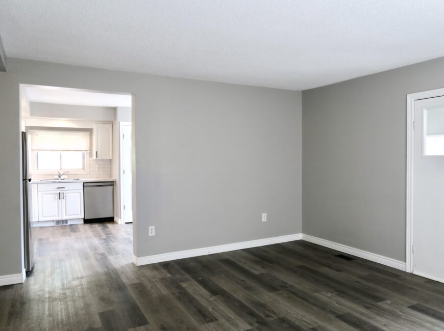 **BRIGHT & SPACIOUS** 2 Bedroom House!!