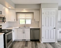 **BRIGHT & SPACIOUS** 2 Bedroom House!!