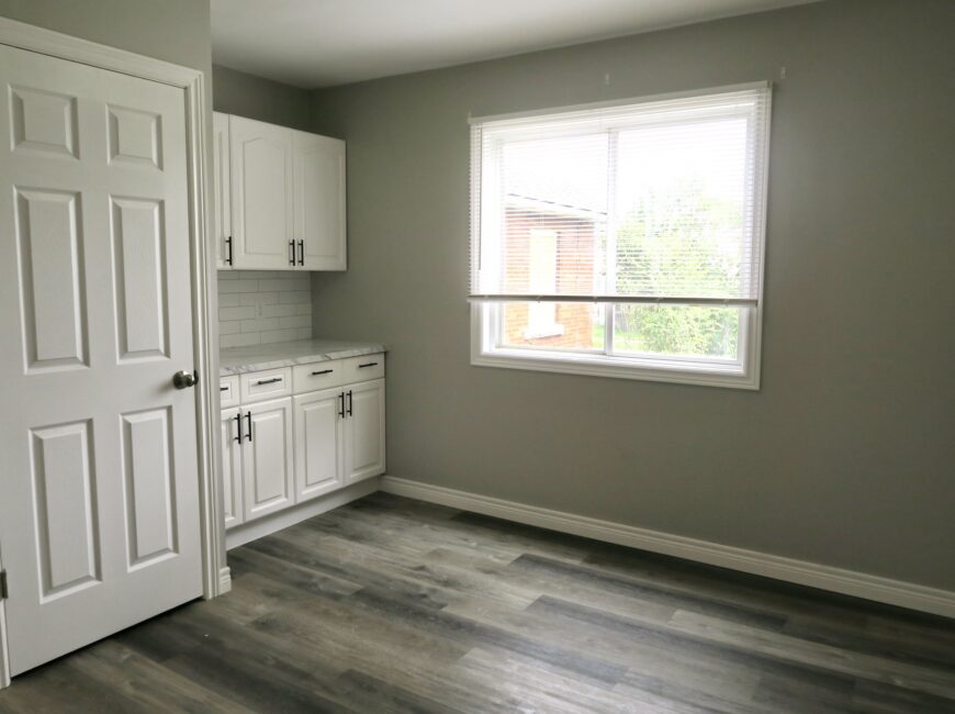 **BRIGHT & SPACIOUS** 2 Bedroom House!!