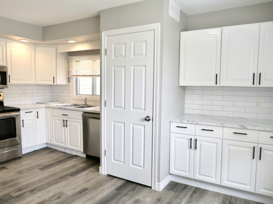 **BRIGHT & SPACIOUS** 2 Bedroom House!!