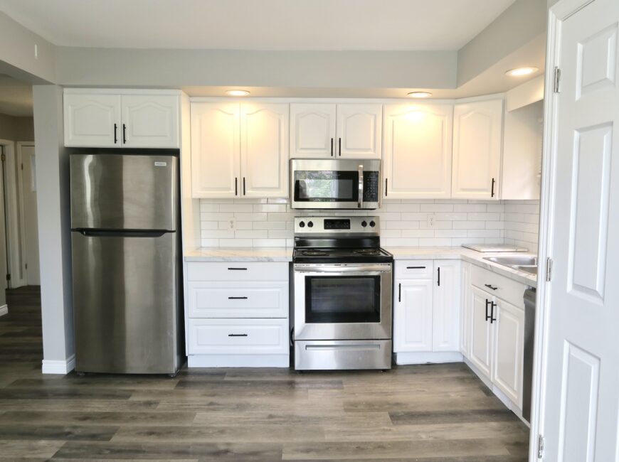 **BRIGHT & SPACIOUS** 2 Bedroom House!!