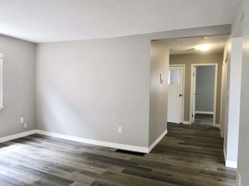 **BRIGHT & SPACIOUS** 2 Bedroom House!!