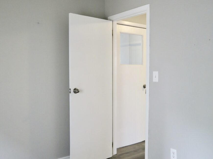 **BRIGHT & SPACIOUS** 2 Bedroom House!!