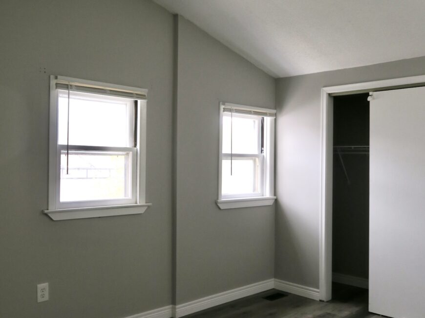 **BRIGHT & SPACIOUS** 2 Bedroom House!!