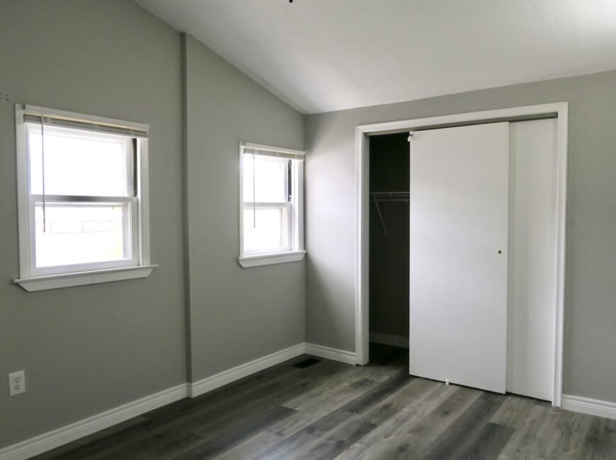**BRIGHT & SPACIOUS** 2 Bedroom House!!
