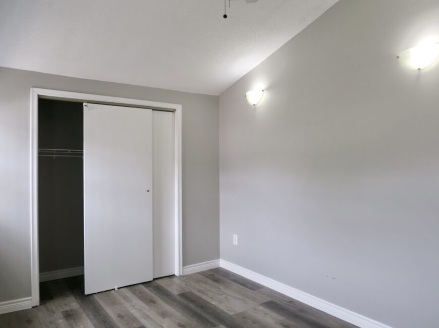**BRIGHT & SPACIOUS** 2 Bedroom House!!