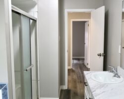 **BRIGHT & SPACIOUS** 2 Bedroom House!!
