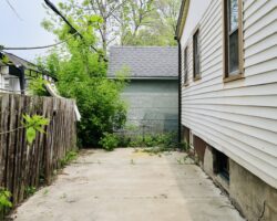 **BRIGHT & SPACIOUS** 2 Bedroom House!!