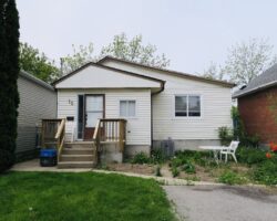 **BRIGHT & SPACIOUS** 2 Bedroom House!!