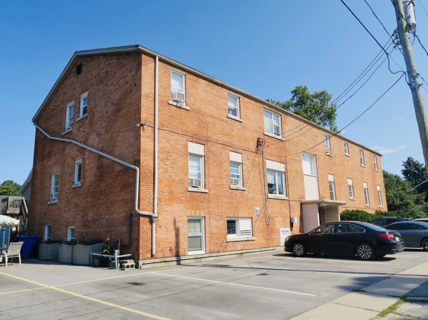 **PORT DALHOUSIE** Spacious 2 Bedroom Unit!!