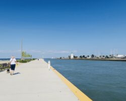 **PORT DALHOUSIE** Spacious 2 Bedroom Unit!!