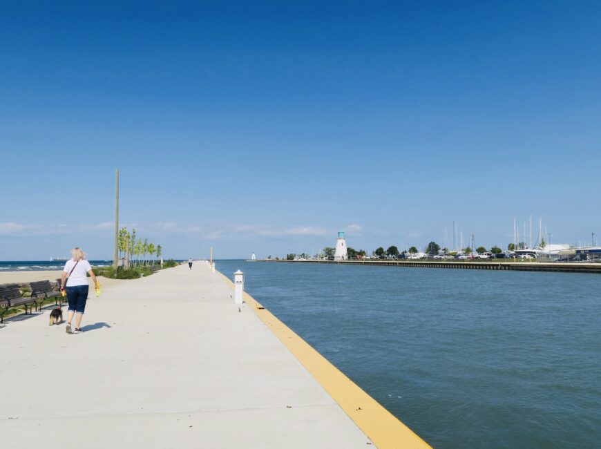 **PORT DALHOUSIE** Spacious 2 Bedroom Unit!!