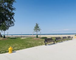 **PORT DALHOUSIE** Spacious 2 Bedroom Unit!!