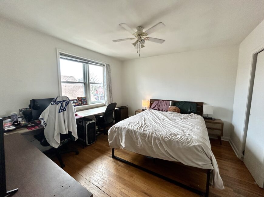 **PORT DALHOUSIE** Spacious 2 Bedroom Unit!!