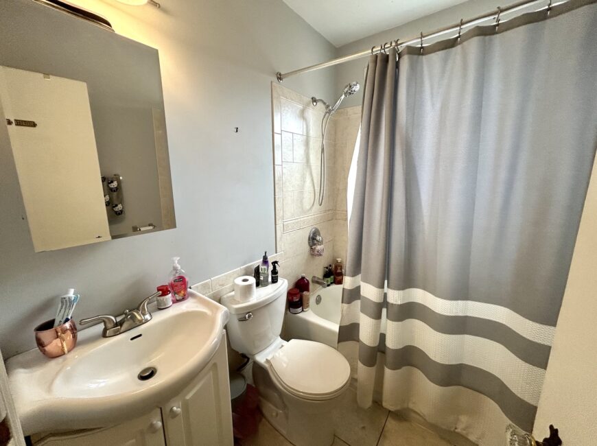 **PORT DALHOUSIE** Spacious 2 Bedroom Unit!!