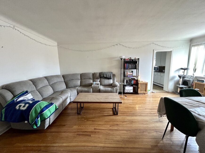 **PORT DALHOUSIE** Spacious 2 Bedroom Unit!!